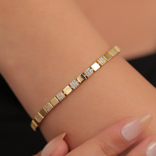 Bracelets 152